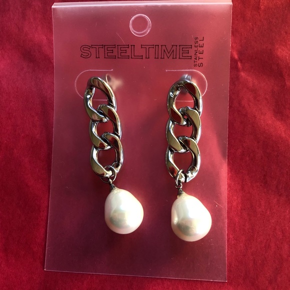 ❤️ Faux Pearl 2 Inch Dangle Earrings ❤️ - Picture 4 of 6